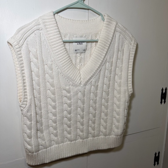 Abercrombie & Fitch White V-Neck Sweater Vest - Picture 2 of 4